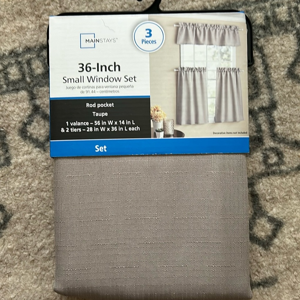 Brand new small window curtain set